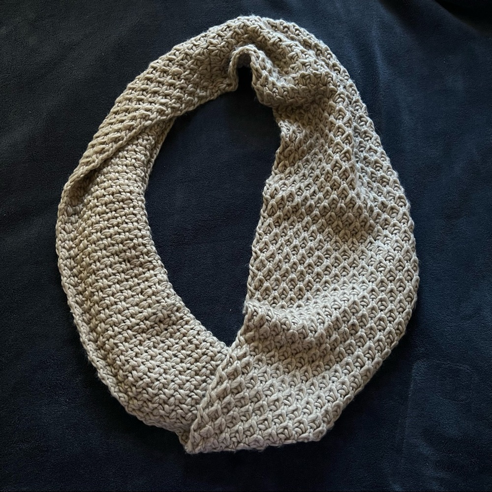 AEO knitted infinity scarf